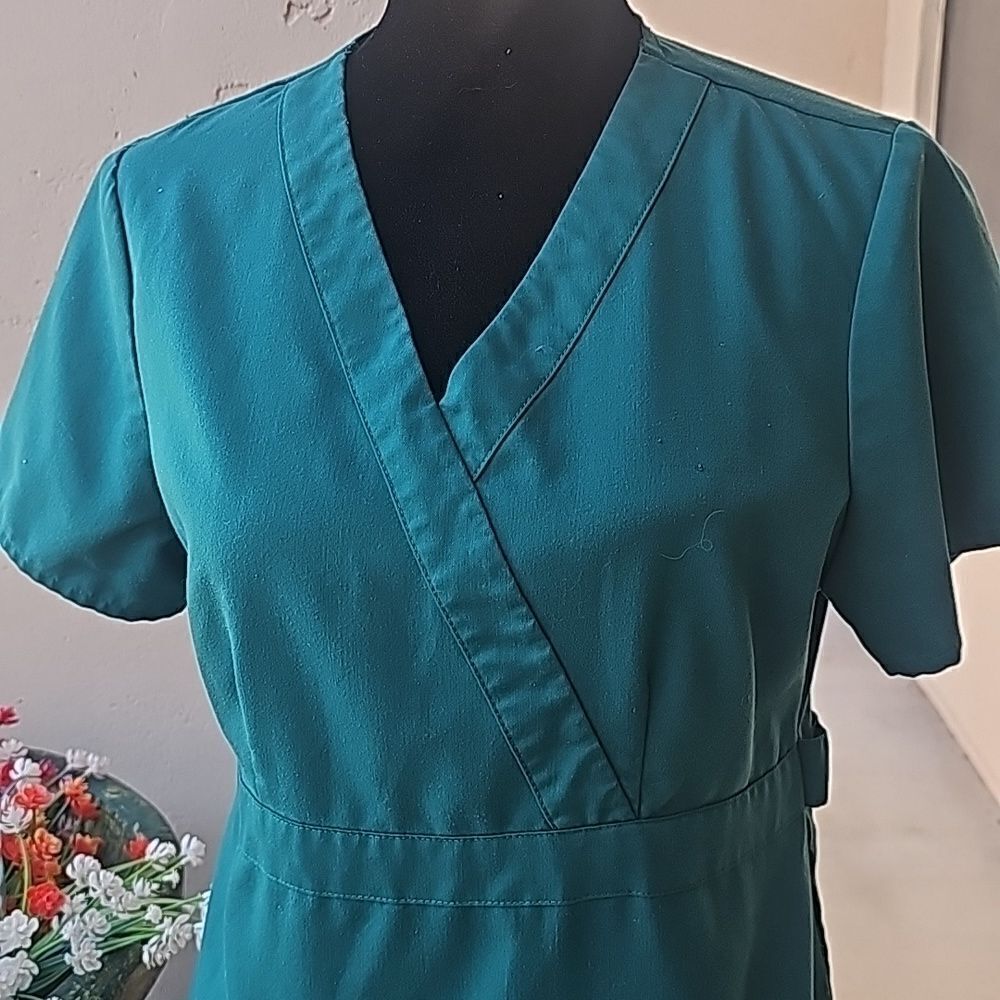 Grey's Anatomy green scrubs top size small